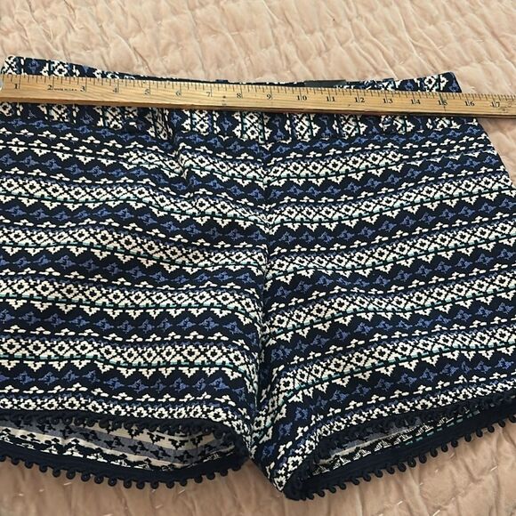 The Limited Blue and White Patterned Shorts size 2 - Picture 6 of 7
